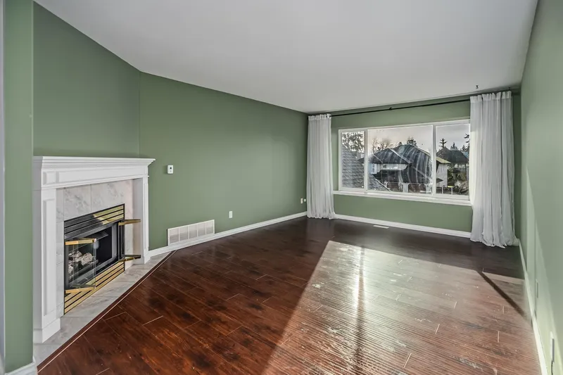 15663 107A AVENUE - photo 4 of 25