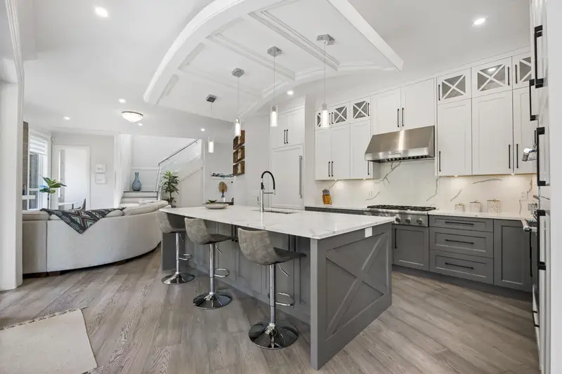 918 163 STREET - photo 1 of 25