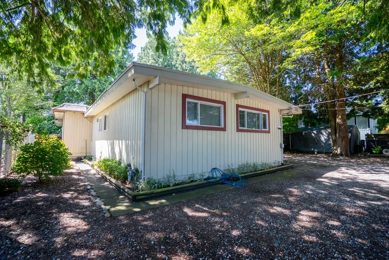 5440 16 AVENUE - photo 4 of 7