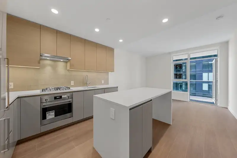 2107 2186 GILMORE AVENUE - photo 3 of 15