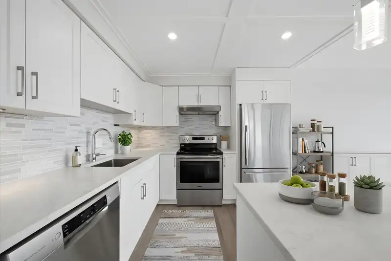 802 1745 ESQUIMALT AVENUE - photo 2 of 33