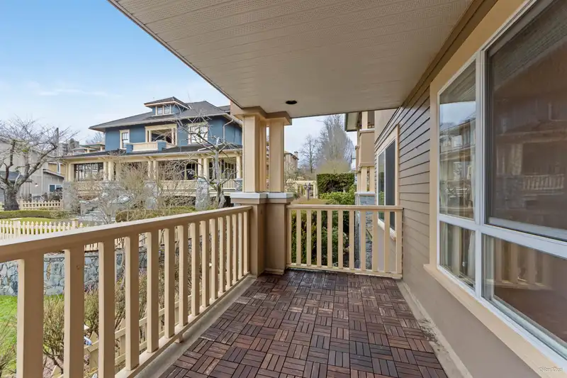 314 288 E 6TH STREET - photo 4 of 28