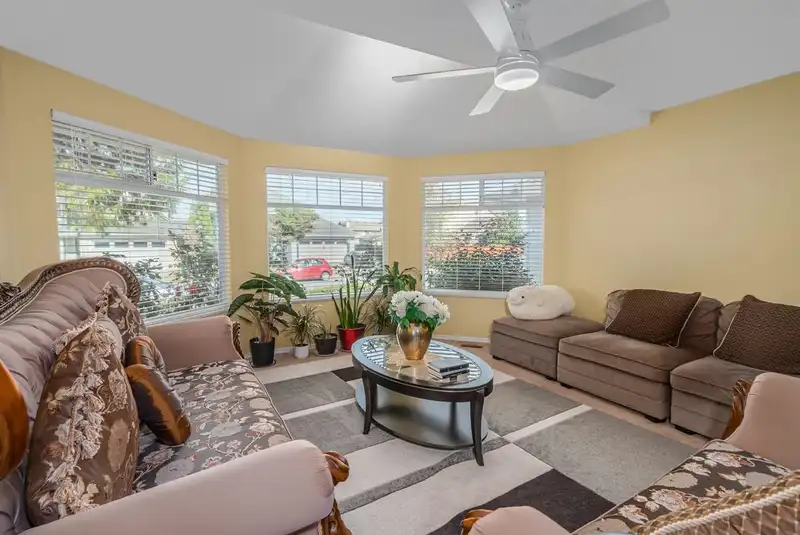 32334 SLOCAN DRIVE - photo 4 of 36