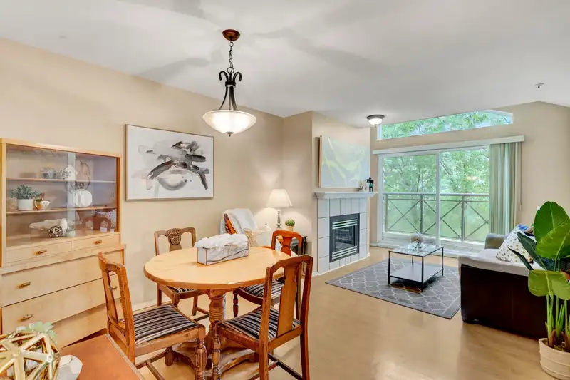 404 2437 WELCHER AVENUE - photo 3 of 20