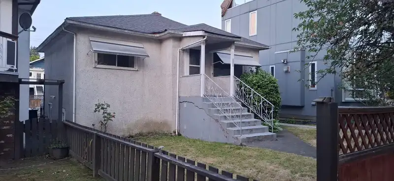 4974 PRINCE ALBERT STREET - photo 3 of 4