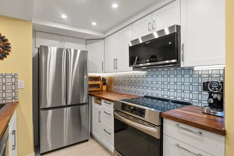 202 4815 48 AVENUE - photo 3 of 36