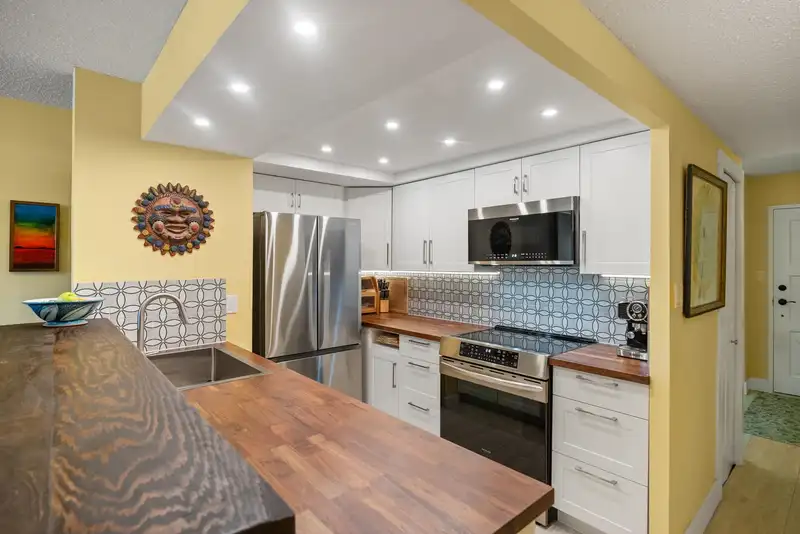 202 4815 48 AVENUE - photo 4 of 36