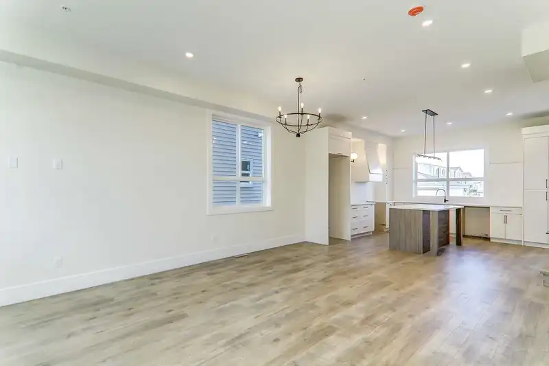 20687 76 AVENUE - photo 2 of 40