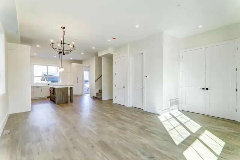 20687 76 AVENUE - photo 3 of 40