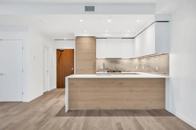 404 680 QUAYSIDE DRIVE - photo 1 of 27