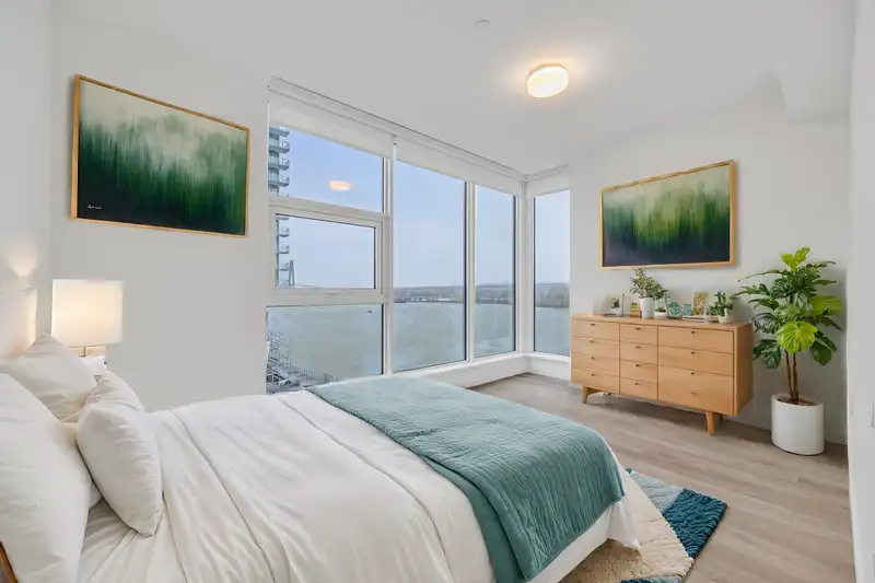 404 680 QUAYSIDE DRIVE - photo 3 of 27