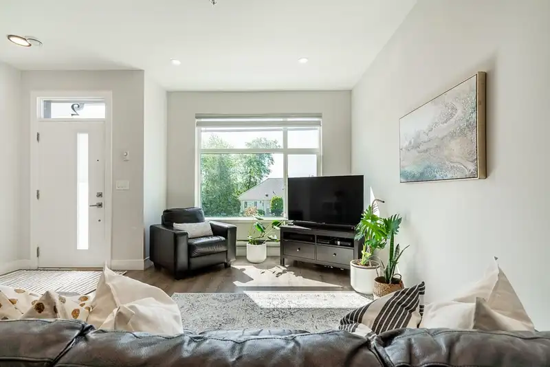 2 1211 EIGHTH AVENUE - photo 3 of 40