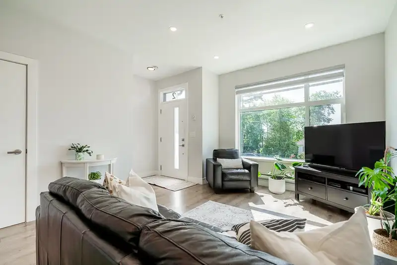 2 1211 EIGHTH AVENUE - photo 4 of 40