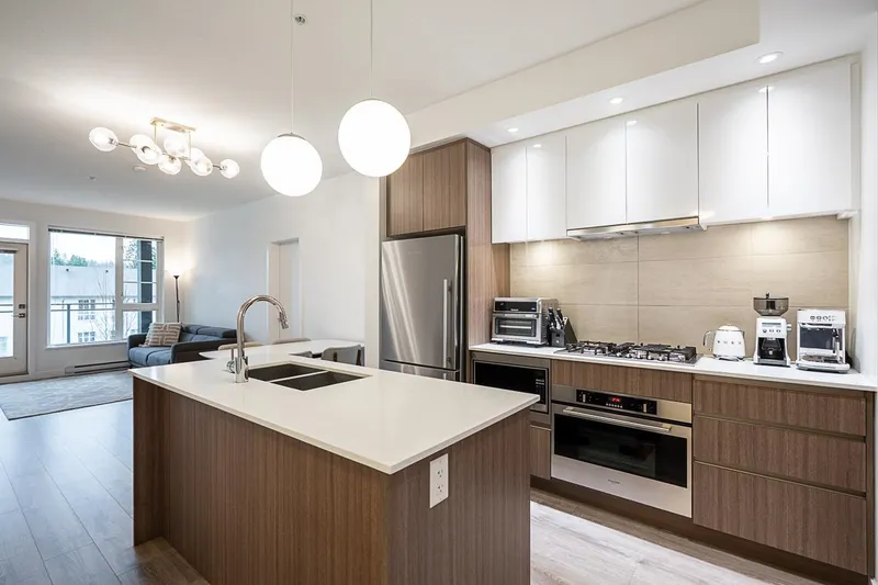 403 516 FOSTER AVENUE - photo 1 of 25