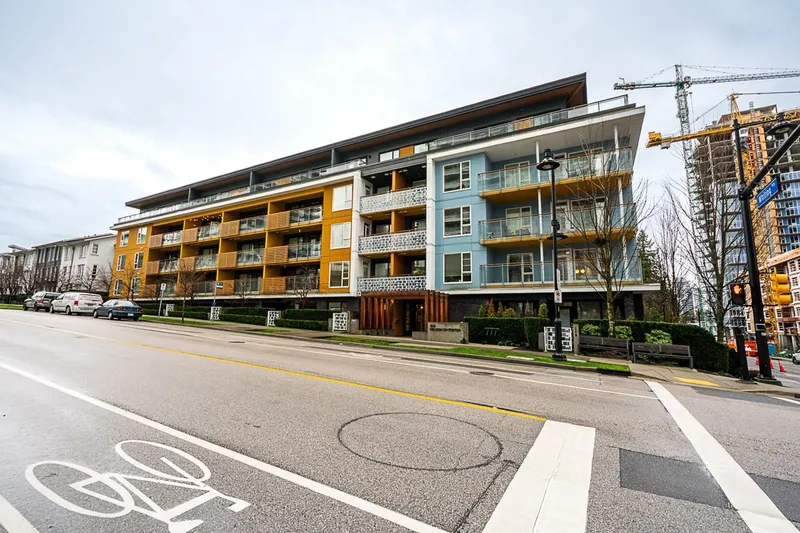 403 516 FOSTER AVENUE - photo 2 of 25