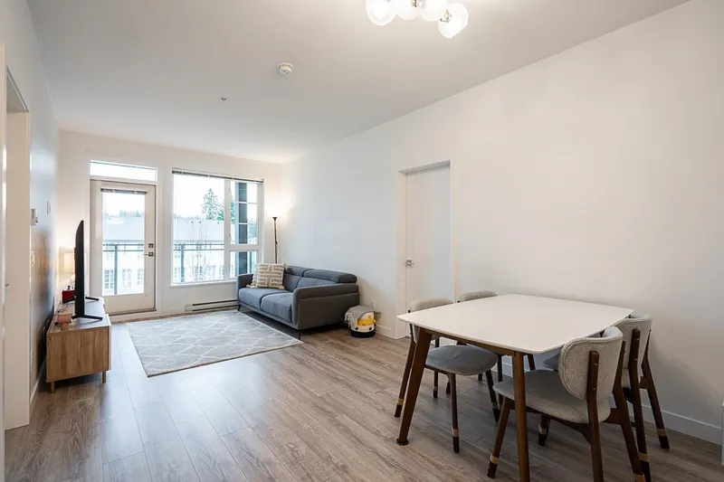 403 516 FOSTER AVENUE - photo 3 of 25