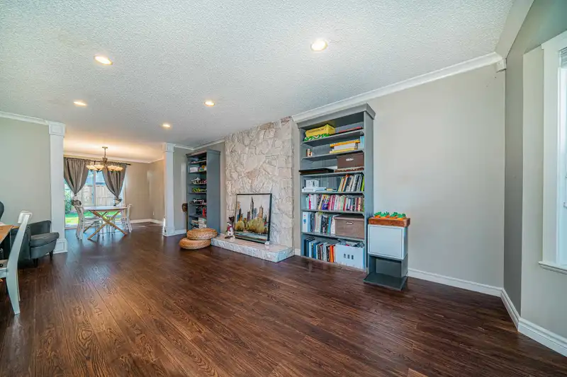 9288 ROMANIUK DRIVE - photo 4 of 29