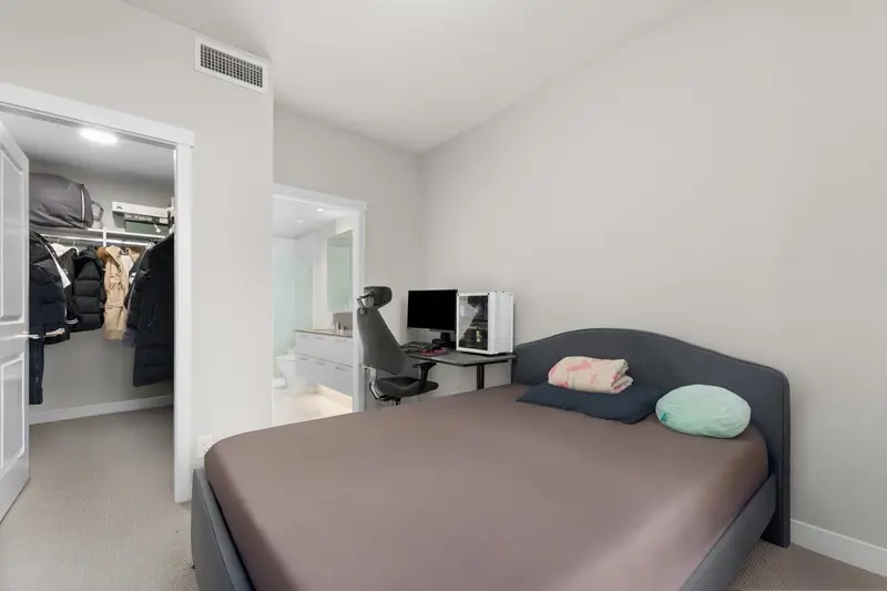 110 5687 GRAY AVENUE - photo 4 of 22