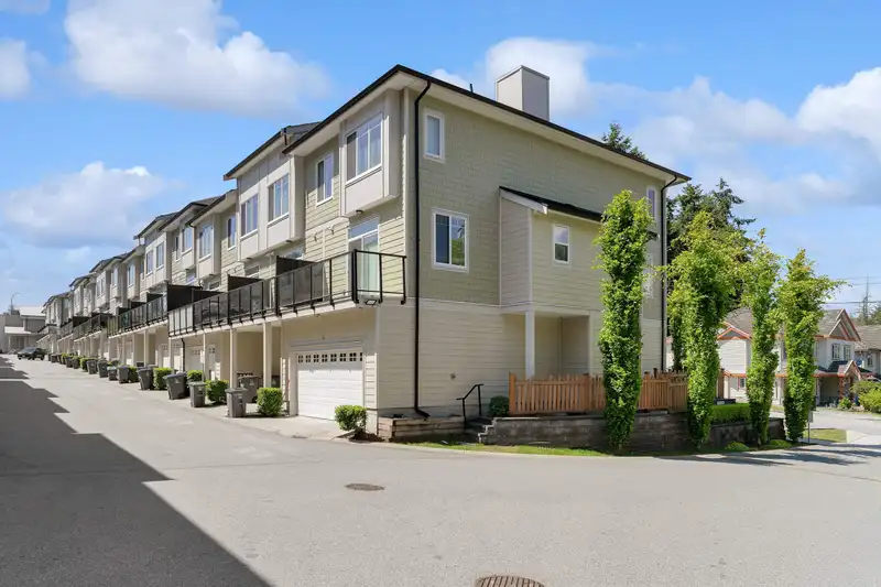 61 13670 62 AVENUE - photo 3 of 30
