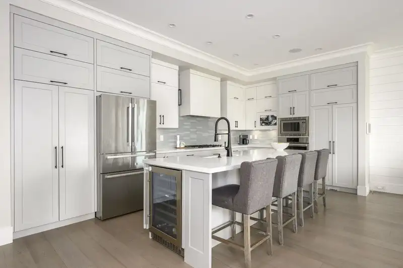 702 ROBINSON STREET - photo 2 of 32