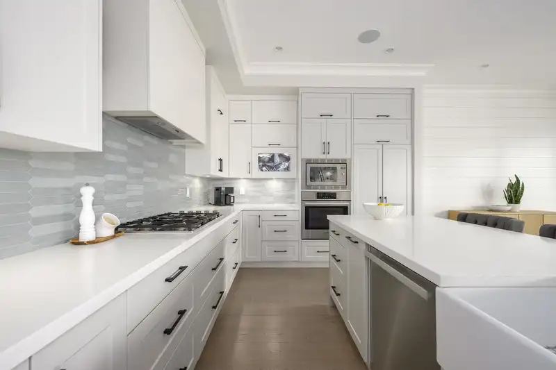 702 ROBINSON STREET - photo 4 of 32