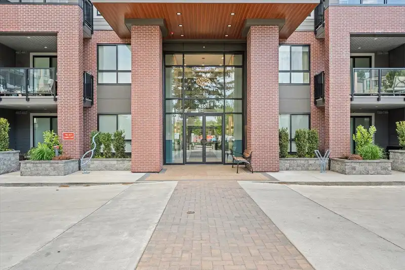 202 45511 CAMPUS DRIVE - photo 3 of 36