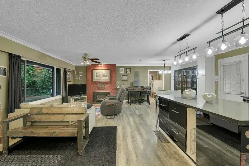 24835 SMITH AVENUE - photo 2 of 27