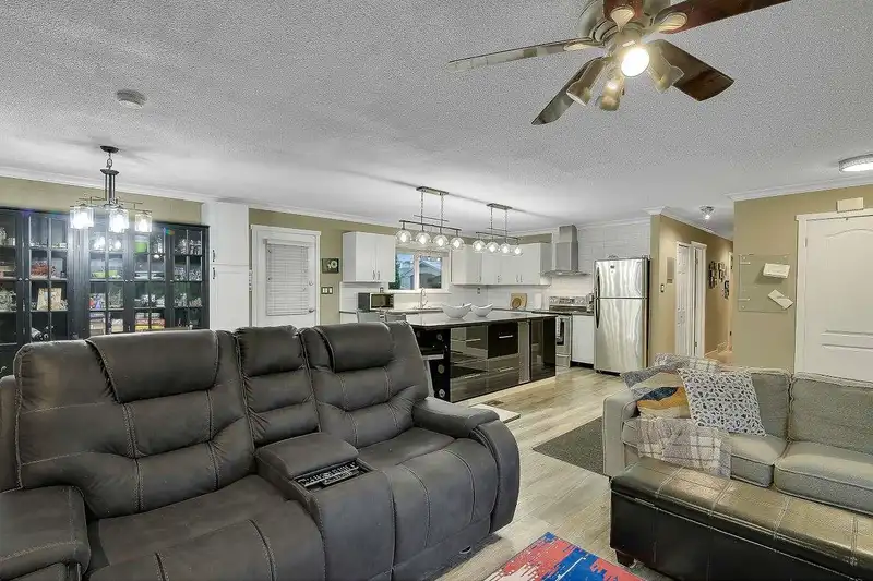 24835 SMITH AVENUE - photo 4 of 27