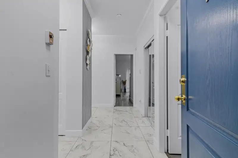 101 13918 72 AVENUE - photo 2 of 35
