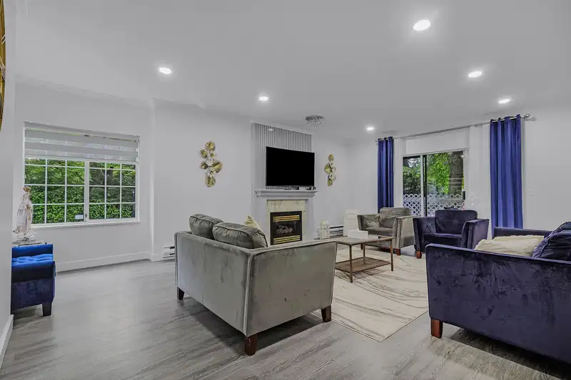 101 13918 72 AVENUE - photo 3 of 35