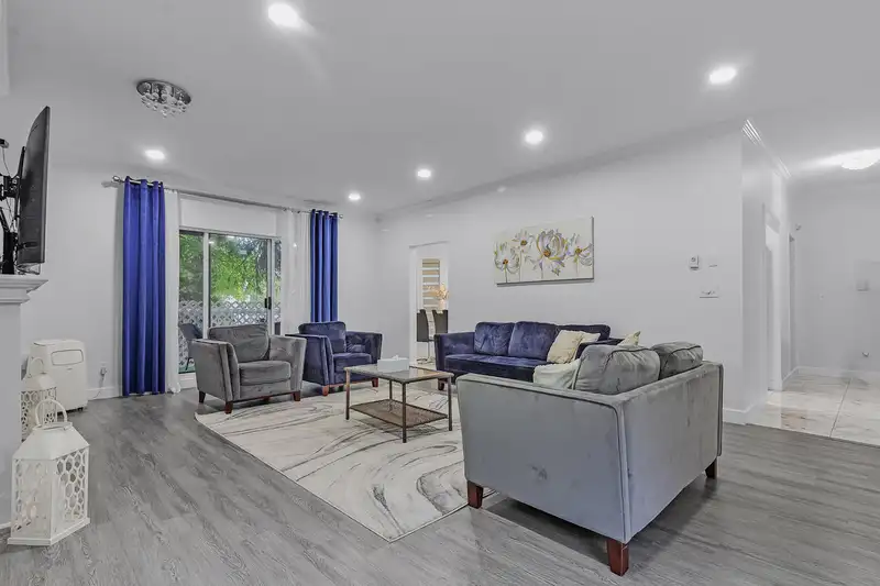 101 13918 72 AVENUE - photo 4 of 35