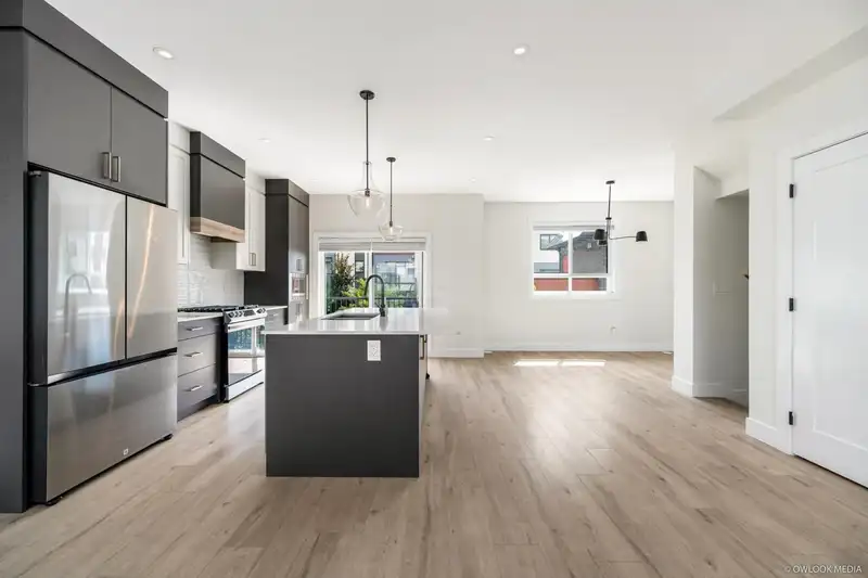 18 16358 23A AVENUE - photo 3 of 22