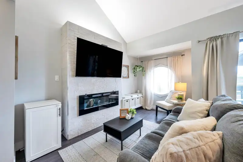 7 20229 FRASER HIGHWAY - photo 4 of 37