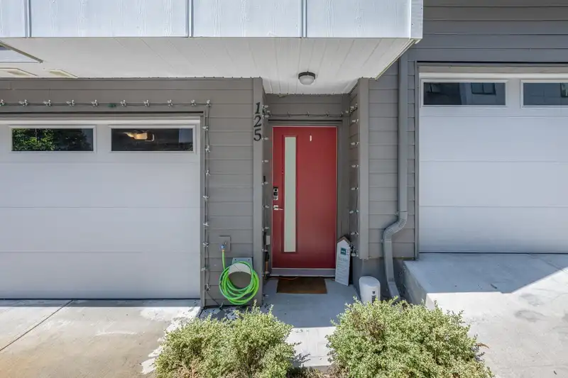 125 16433 19 AVENUE - photo 2 of 27