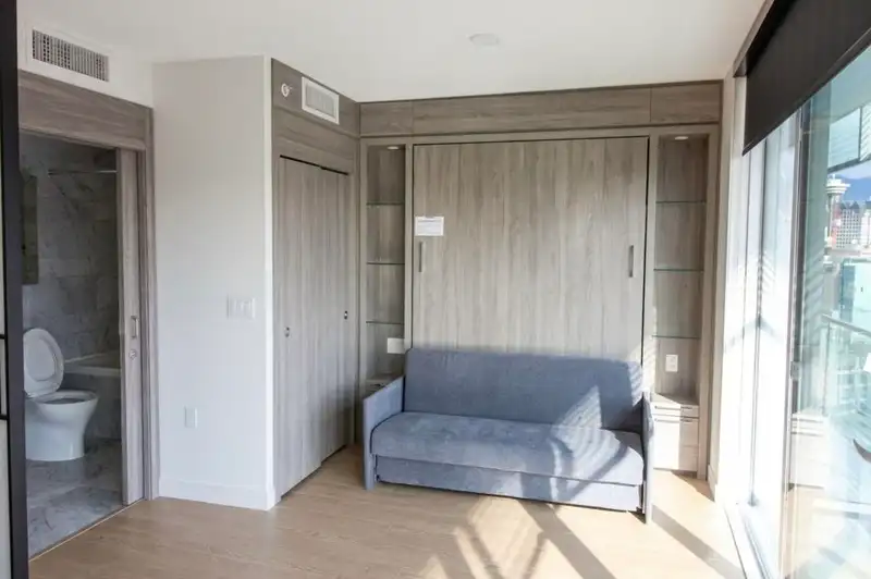 2110 89 NELSON STREET - photo 4 of 6