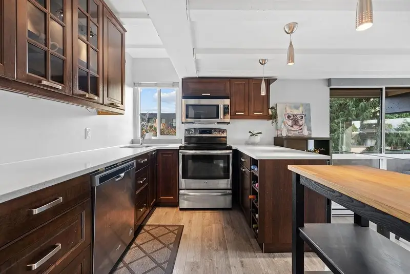 201 341 MAHON AVENUE - photo 3 of 25