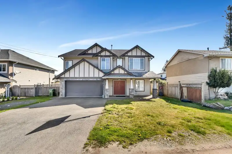 2690 VICTORIA STREET - photo 1 of 32