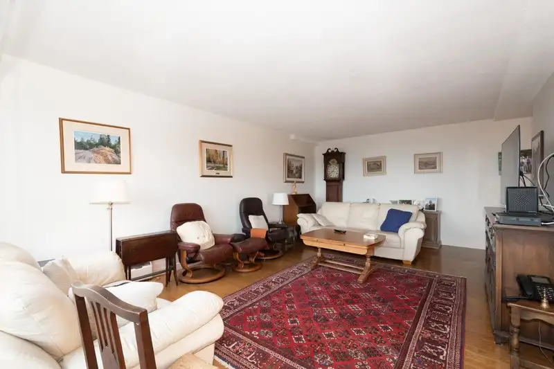 503 1730 DUCHESS AVENUE - photo 3 of 40