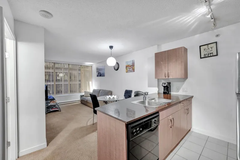 1506 610 GRANVILLE STREET - photo 1 of 21