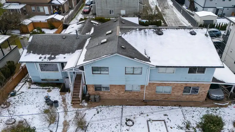 11789 86 AVENUE - photo 1 of 38
