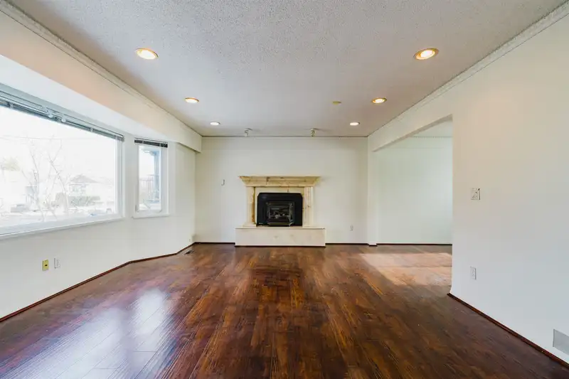 11789 86 AVENUE - photo 3 of 38
