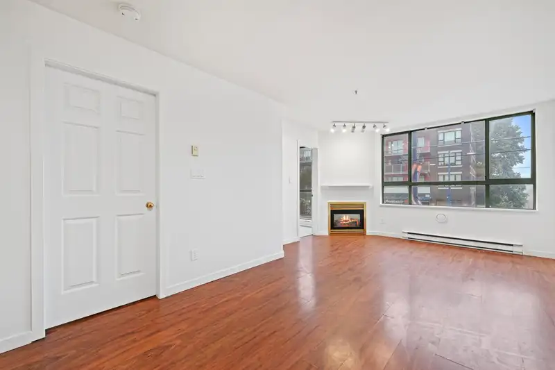 103 5818 LINCOLN STREET - photo 3 of 40