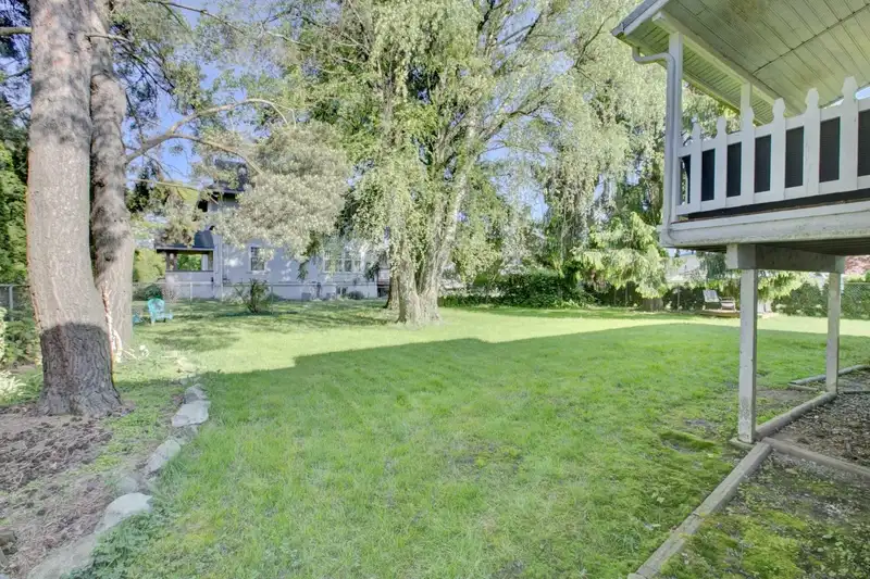 8505 HOWARD CRESCENT - photo 4 of 20