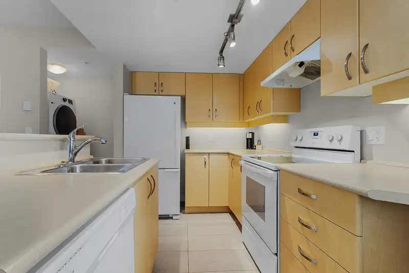 331 10838 CITY PARKWAY - photo 1 of 36