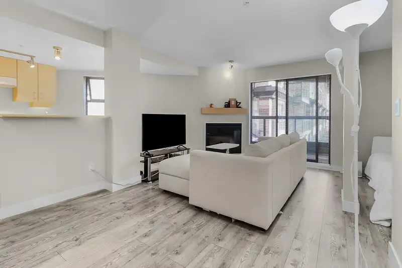 331 10838 CITY PARKWAY - photo 4 of 36