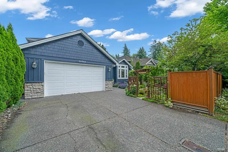 14741 30 AVENUE - photo 3 of 32