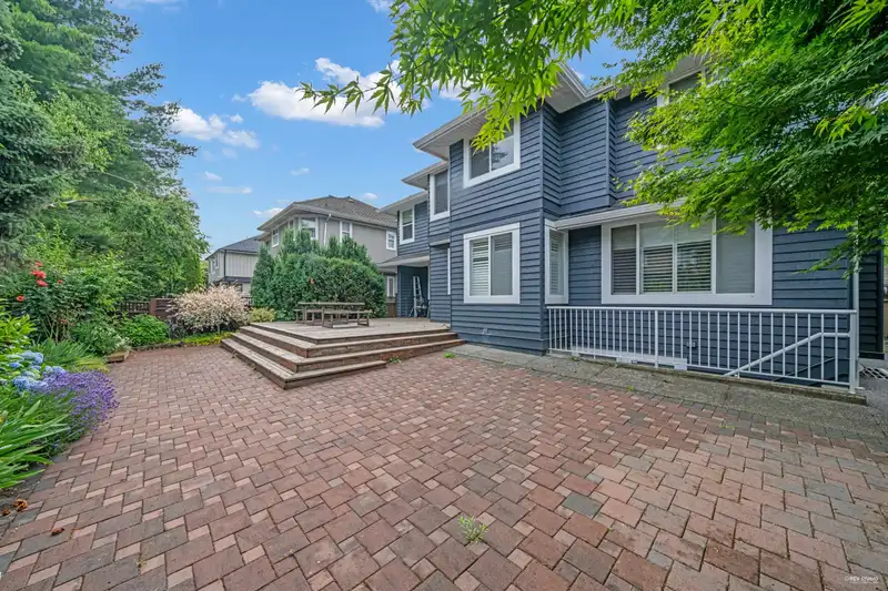 14741 30 AVENUE - photo 4 of 32