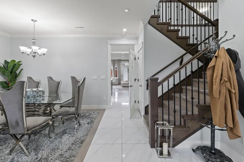 3167 ENGINEER CRESCENT - photo 3 of 25