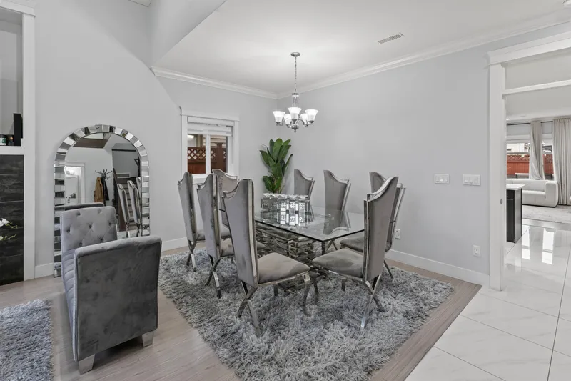 3167 ENGINEER CRESCENT - photo 4 of 25