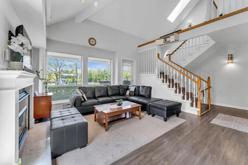 21 12172 72 AVENUE - photo 1 of 22